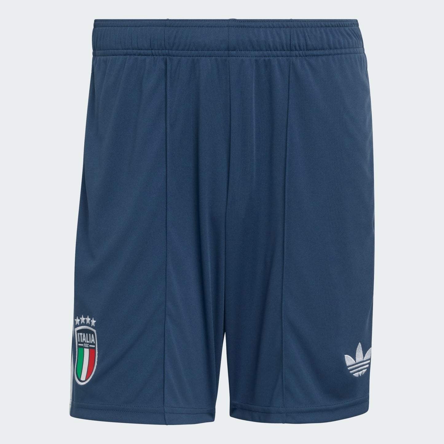 Witte Adidas Originals FIGC Italia Away Short 2026-2028 met Trefoil logo en Italiaanse bondbadge, verkrijgbaar bij voetbalshop Kickoff Antwerpen.