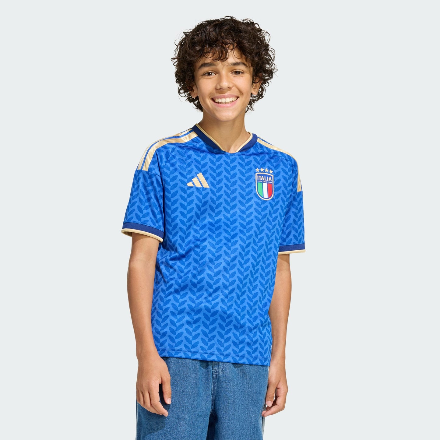 Adidas Italië Home Jersey voor kids 2025/2026 – officieel FIGC thuisshirt met Climacool-technologie, verkrijgbaar bij Kickoff Antwerpen. voetbalshop