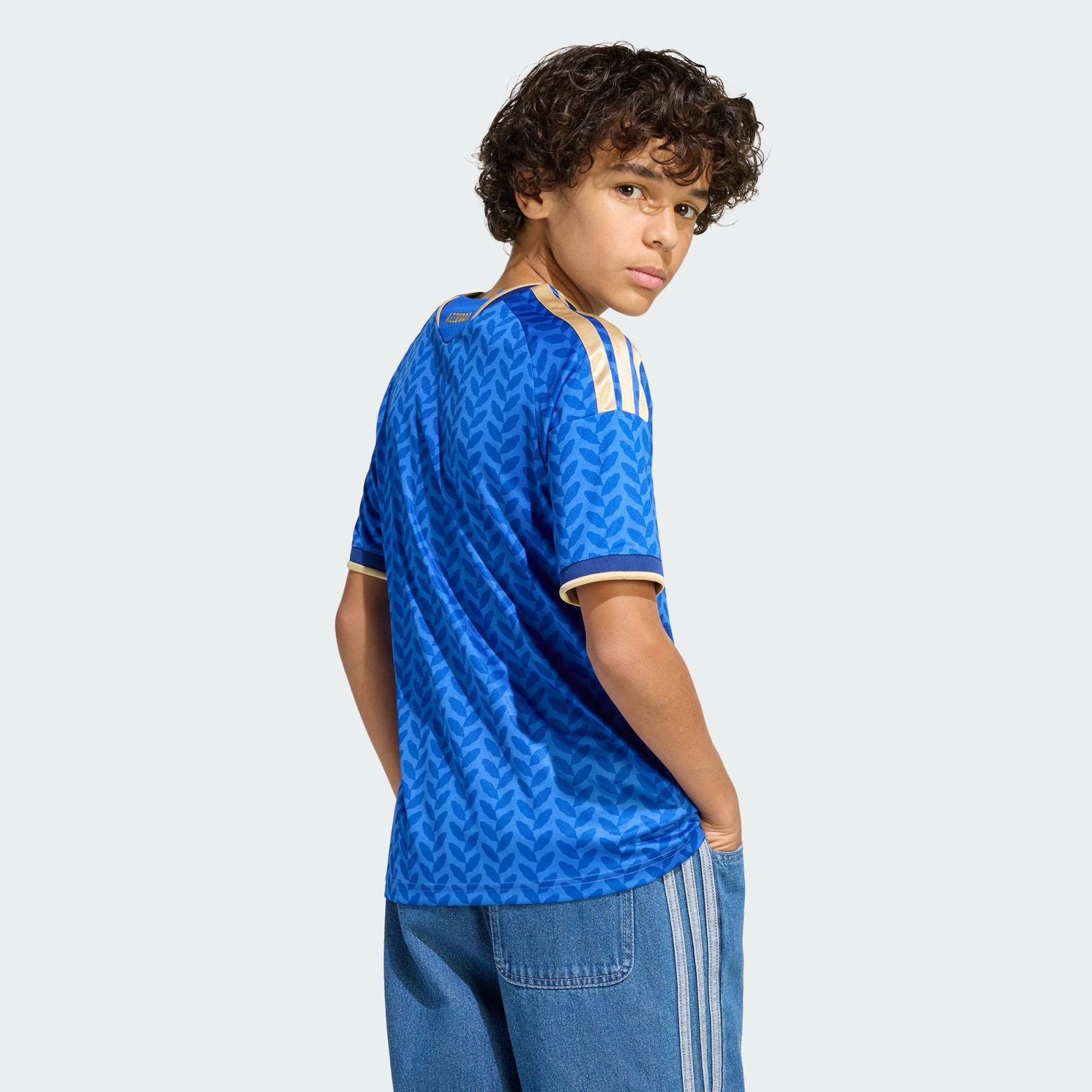 Adidas Italië Home Jersey voor kids 2025/2026 – officieel FIGC thuisshirt met Climacool-technologie, verkrijgbaar bij Kickoff Antwerpen. voetbalshop
