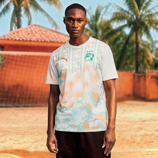 Wit en groen Puma FIF Ivoorkust Away Jersey met officieel bondsembleem van de Ivoriaanse voetbalbond, verkrijgbaar bij voetbalshop Kickoff Antwerpen.