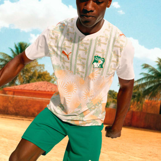 Wit en groen Puma FIF Ivoorkust Away Jersey met officieel bondsembleem van de Ivoriaanse voetbalbond, verkrijgbaar bij voetbalshop Kickoff Antwerpen.