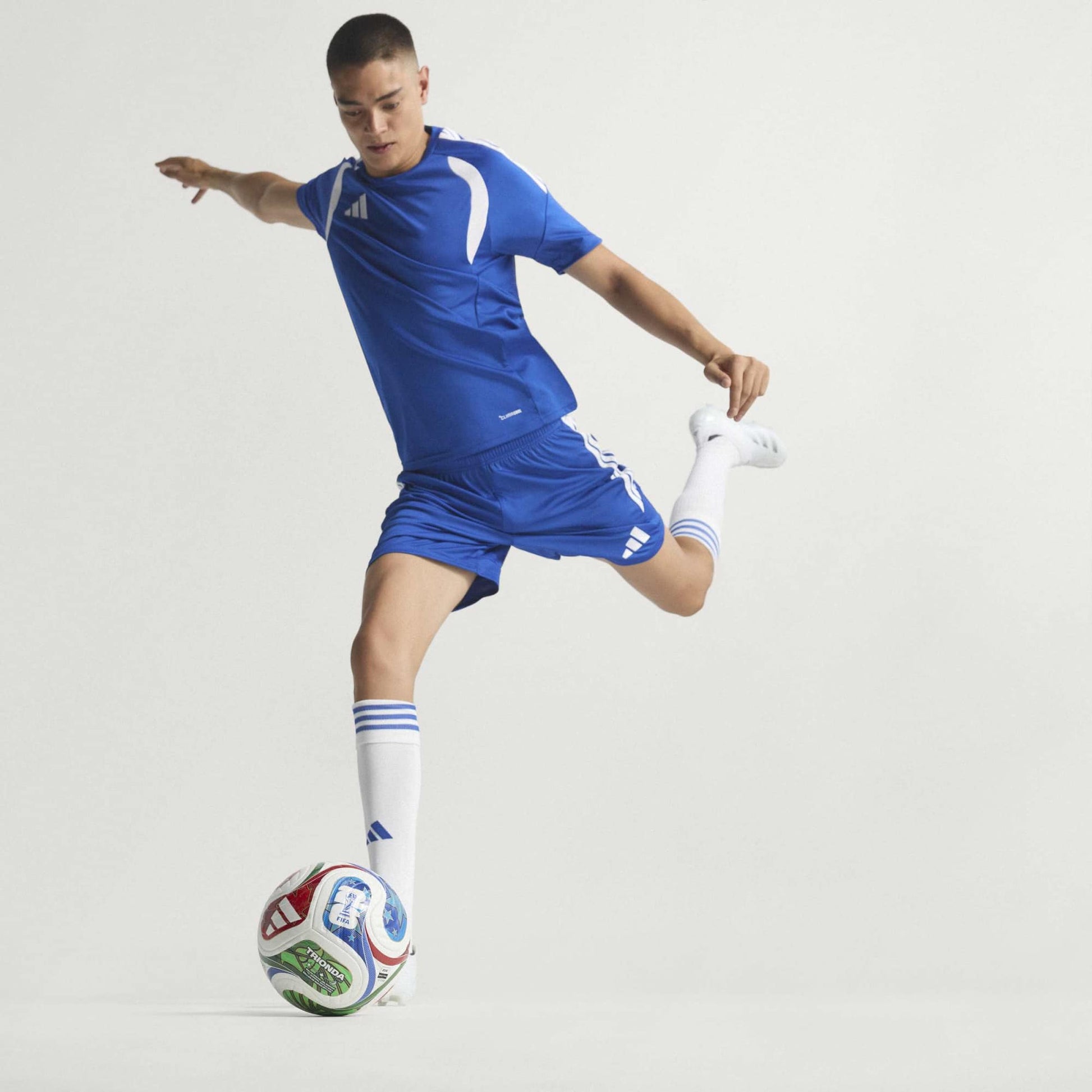 adidas-wk-2026-pro-bal-officiële-match-voetbal-speedshell-kickoff-antwerpen