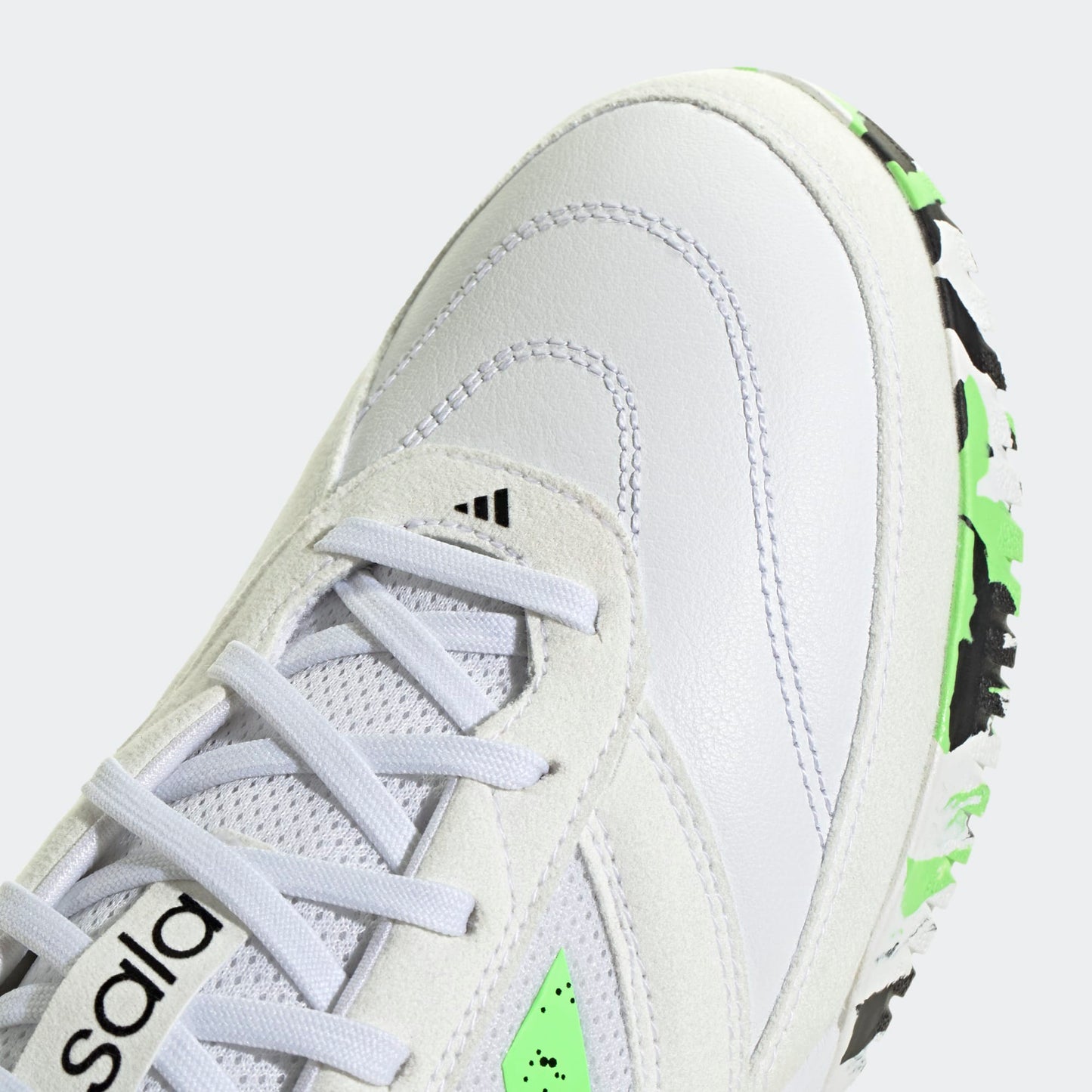 Adidas Top Sala Competition II zaalvoetbalschoen wit GROEN, non-marking zool, verkrijgbaar bij Voetbalshop Kickoff Antwerpen.