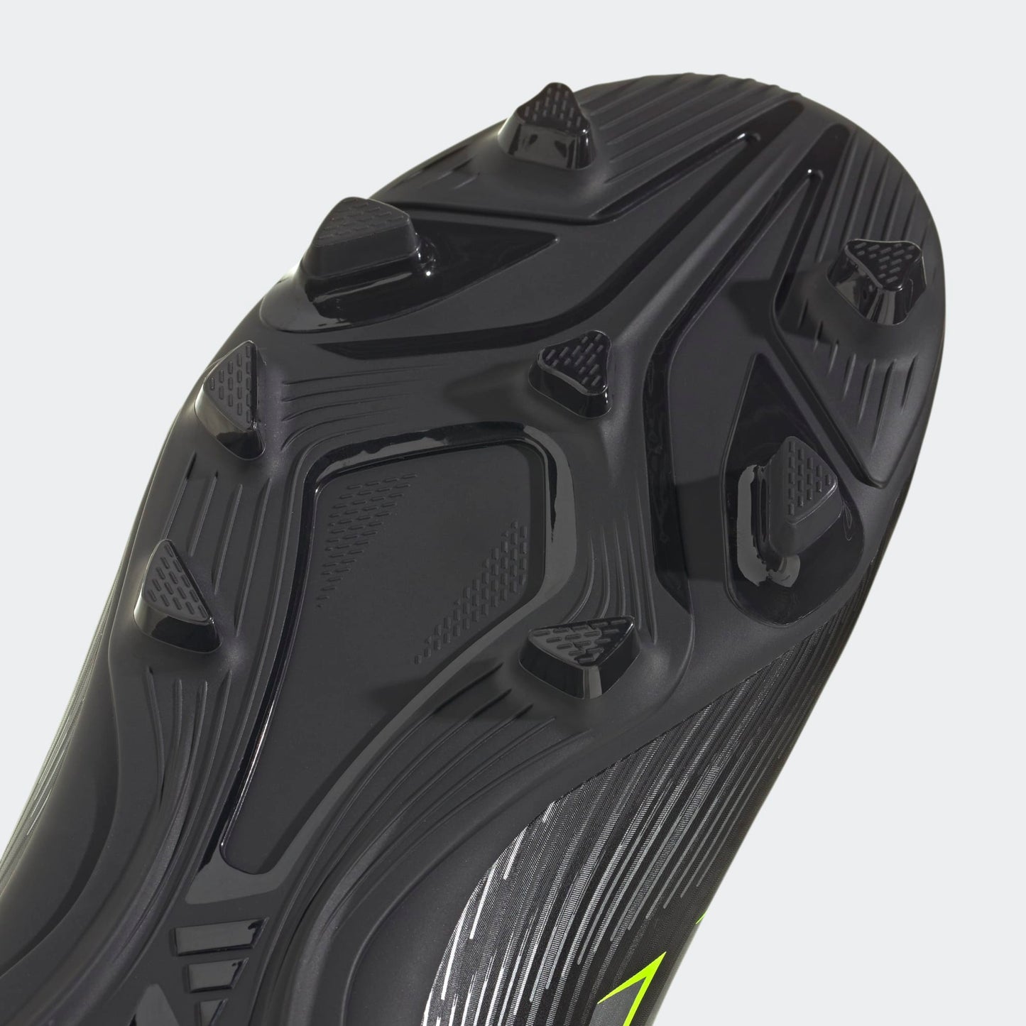 Adidas F50 Club Junior VEL FG/MG voetbalschoen met klittenband, zwart/geel/ design . Te koop bij Kickoff Antwerpen de voetbalshop