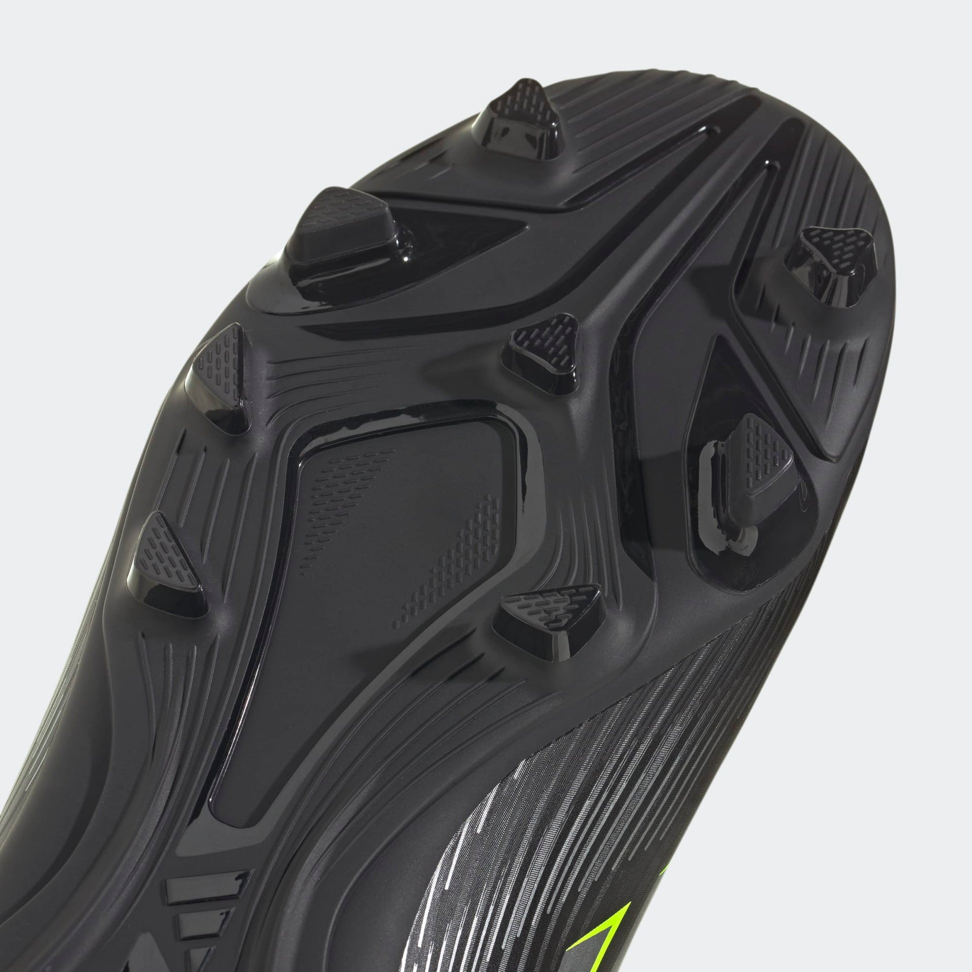 Adidas F50 Club Junior VEL FG/MG voetbalschoen met klittenband, zwart/geel/ design . Te koop bij Kickoff Antwerpen de voetbalshop