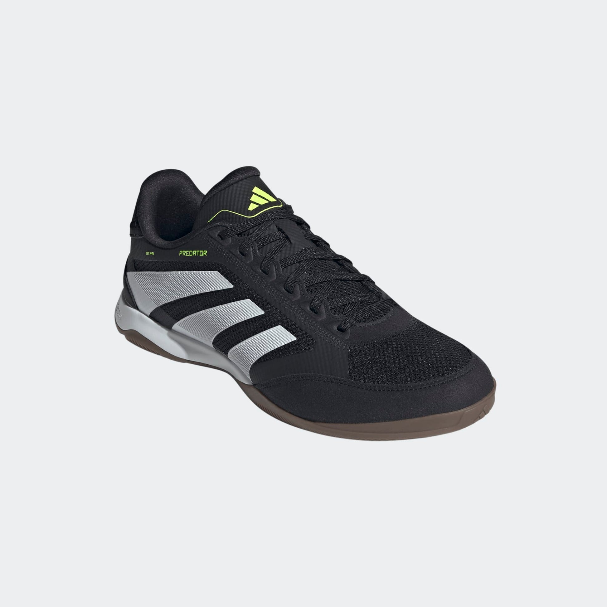 Adidas Predator League Indoor voetbalschoenen zwart wit  Control Zone textuur non-marking zool Kickoff Antwerpen voetbalshop.