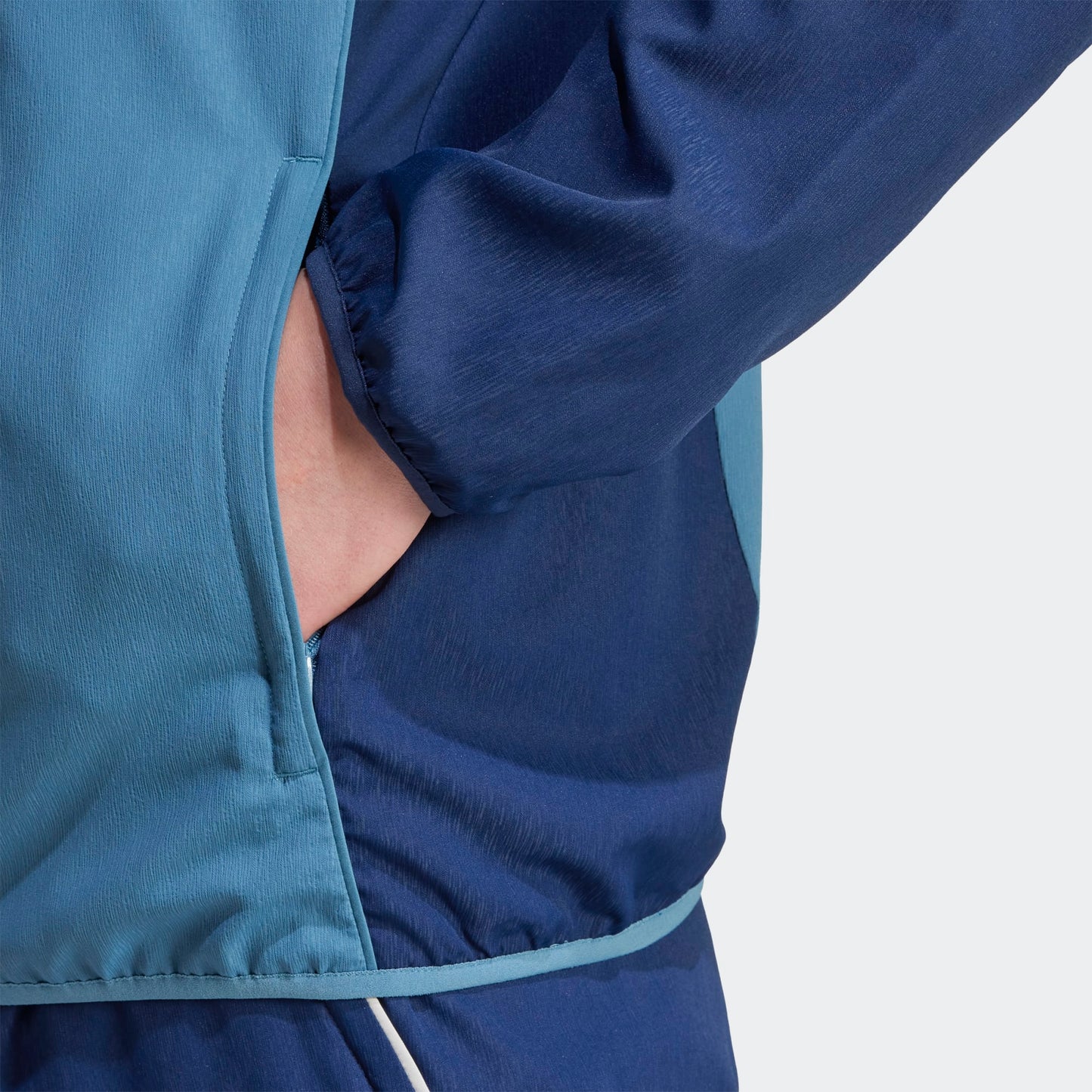 Adidas Arsenal Presentatie Trainingspak 2025 2026 | Kickoff Antwerpen