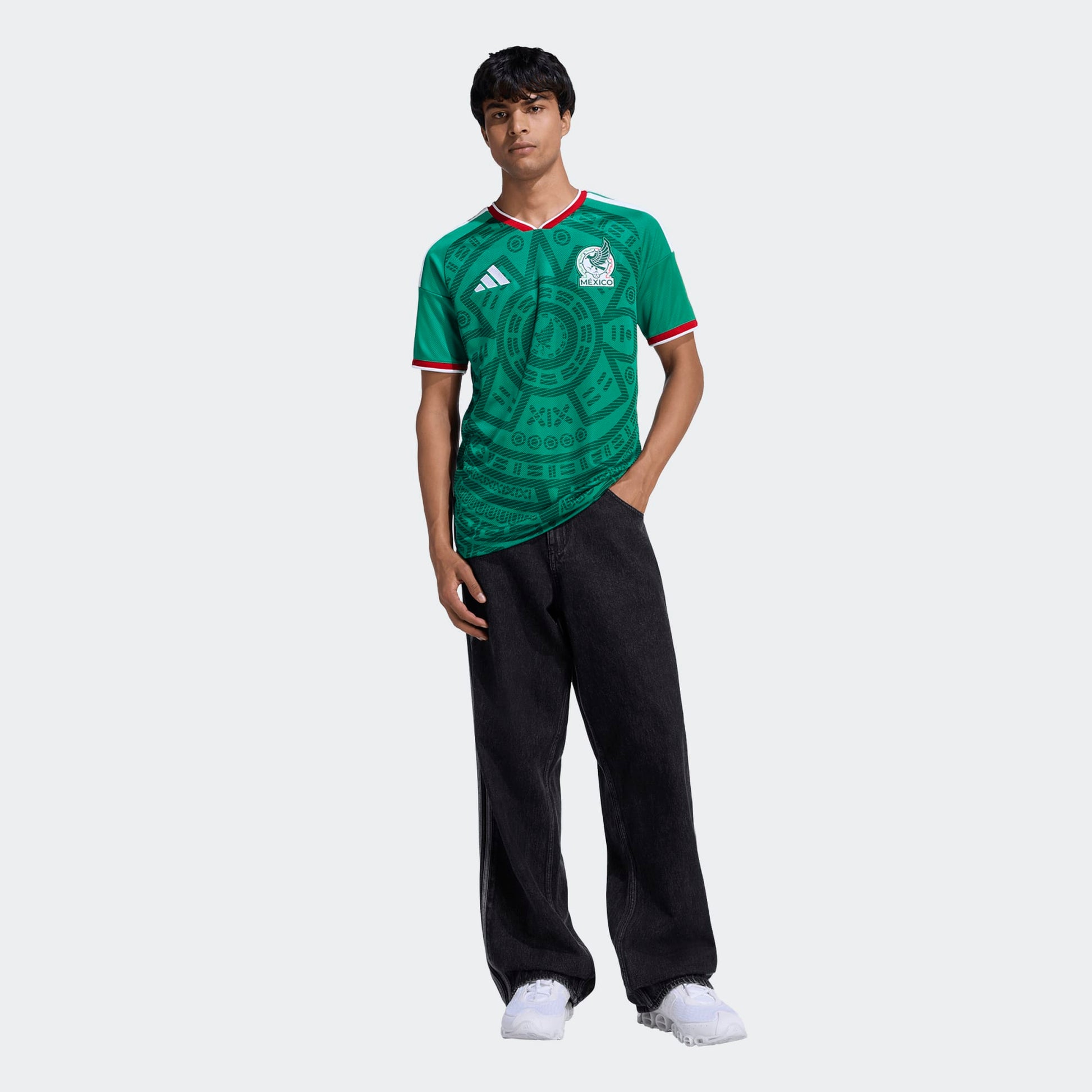 Adidas FMF Thuisshirt 2026 voor heren – Officieel Mexico voetbalshirt voor het WK in Amerika, Canada, en Mexico – Beschikbaar bij Kickoff Antwerpen. voetbalshop