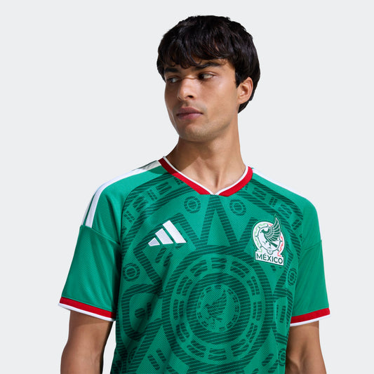 Adidas FMF Thuisshirt 2026 voor heren – Officieel Mexico voetbalshirt voor het WK in Amerika, Canada, en Mexico – Beschikbaar bij Kickoff Antwerpen. voetbalshop