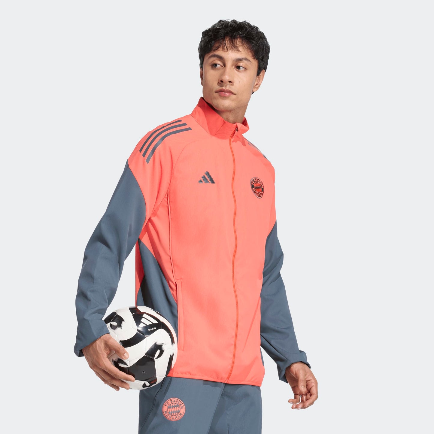 Adidas FC Bayern München Presentatiepak 2025-2026 | Kickoff Antwerpen