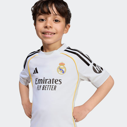 ADIDAS REAL MADRID HOME MINI KIT 2025-2026-verkrijgbaar bij Kickoff Antwerpen-voetbalwinkel