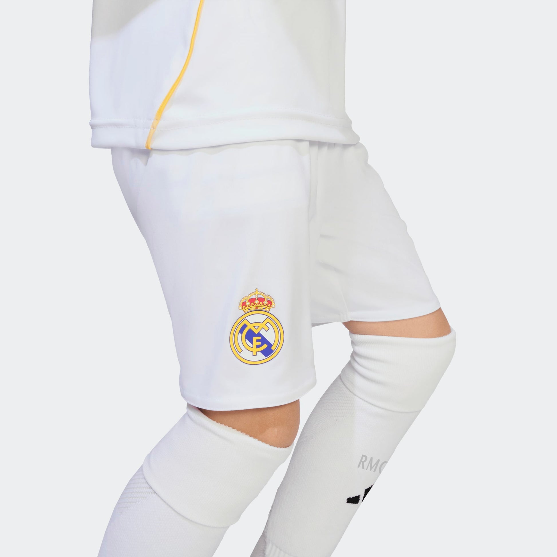 ADIDAS REAL MADRID HOME MINI KIT 2025-2026-verkrijgbaar bij Kickoff Antwerpen-voetbalwinkel