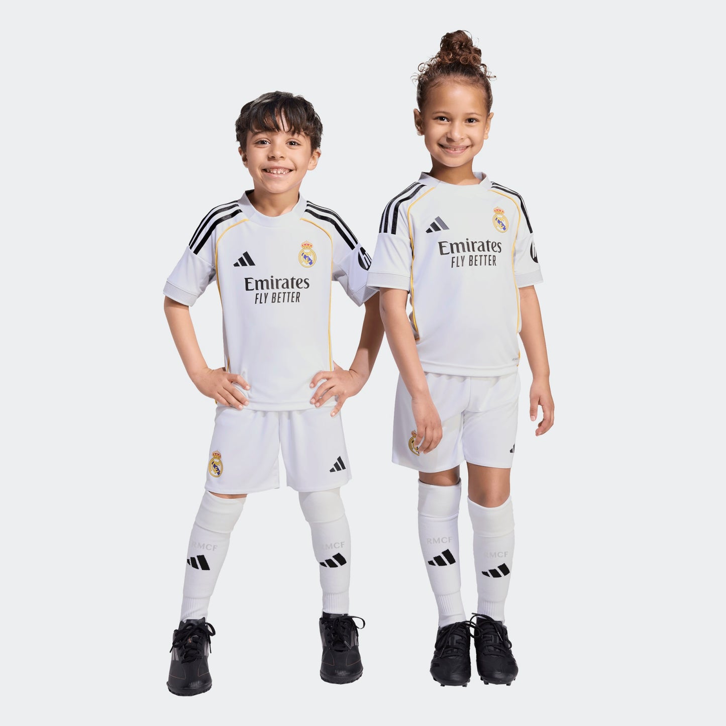 ADIDAS REAL MADRID HOME MINI KIT 2025-2026-verkrijgbaar bij Kickoff Antwerpen-voetbalwinkel