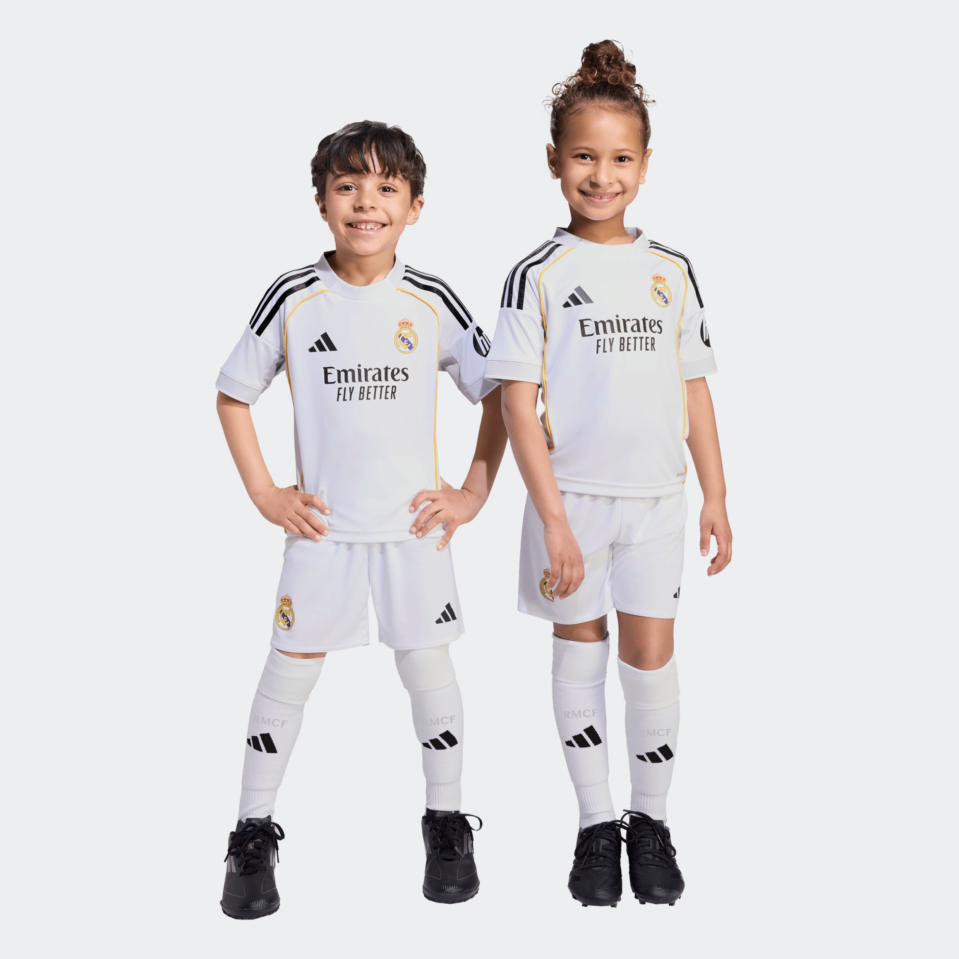 ADIDAS REAL MADRID HOME MINI KIT 2025-2026-verkrijgbaar bij Kickoff Antwerpen-voetbalwinkel