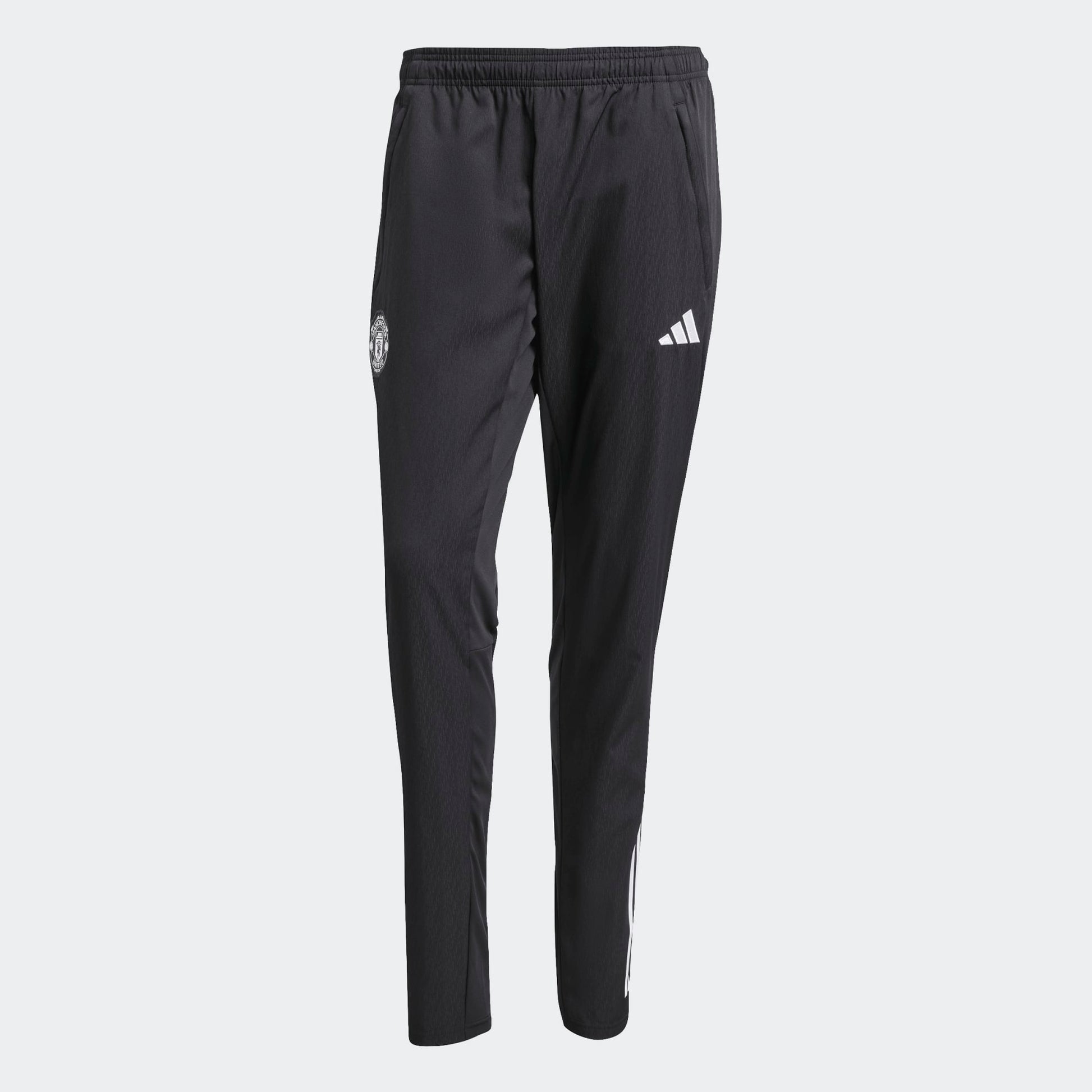 Adidas Manchester United Presentation Pants 2025-2026 heren trainingsbroek zwart met paars officieel Man Utd logo, Kickoff Antwerpen de voetbalshopo.