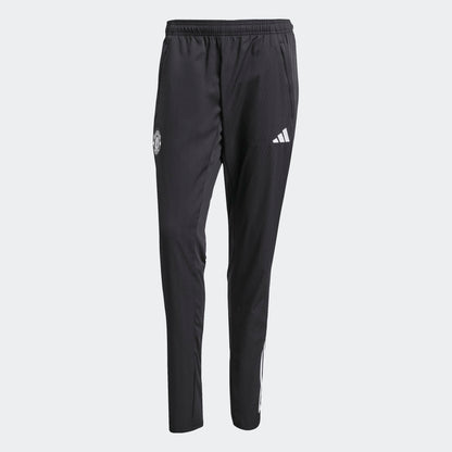 Adidas Manchester United Presentation Pants 2025-2026 heren trainingsbroek zwart met paars officieel Man Utd logo, Kickoff Antwerpen de voetbalshopo.