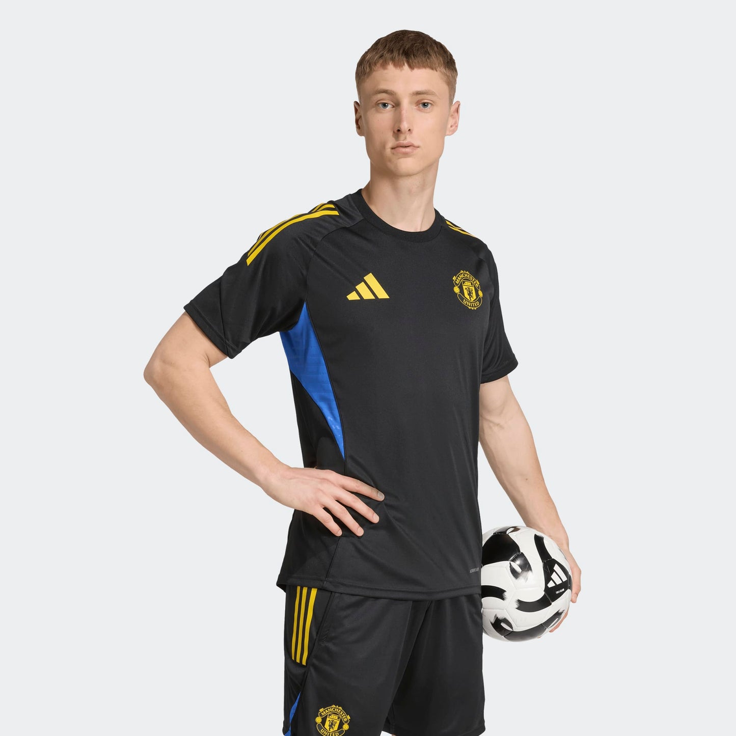 Adidas Manchester United Training Jersey zwart blauw geel strepen aeoready  Kickoff Antwerpen
voetbalshop