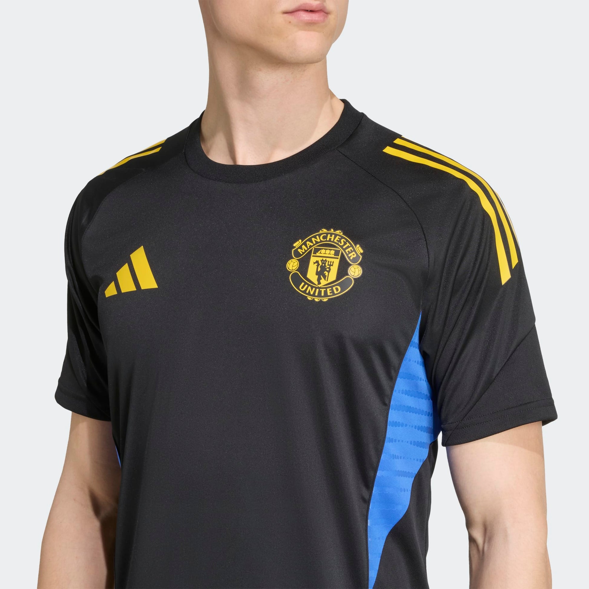 Adidas Manchester United Training Jersey zwart blauw geel strepen aeoready  Kickoff Antwerpen
voetbalshop