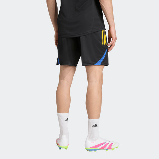 Adidas Manchester United EU short 2025/2026 rood zwartgeel blauw logo voetbalshort training Kickoff Antwerpen voetbalshop