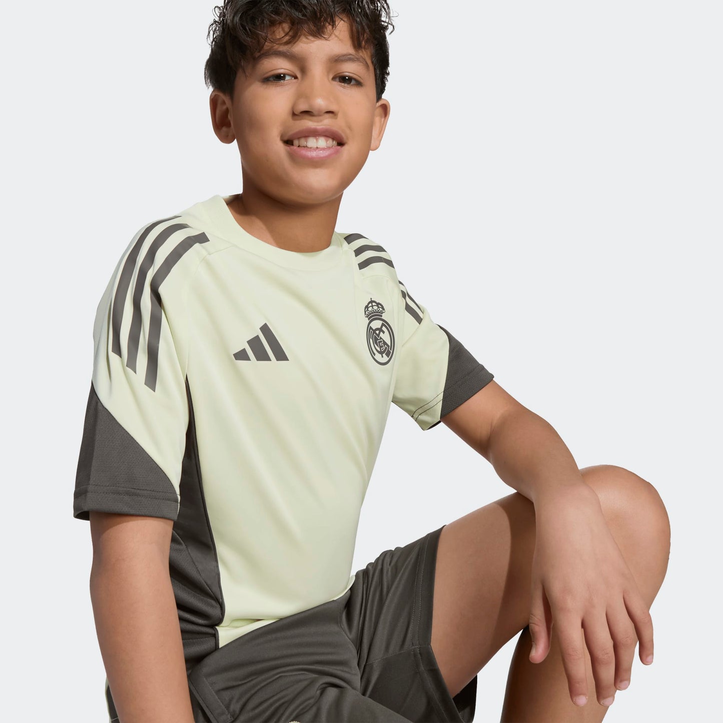 ADIDAS  REAL MADRID TRAINING JERSEY KIDS 2025-2026