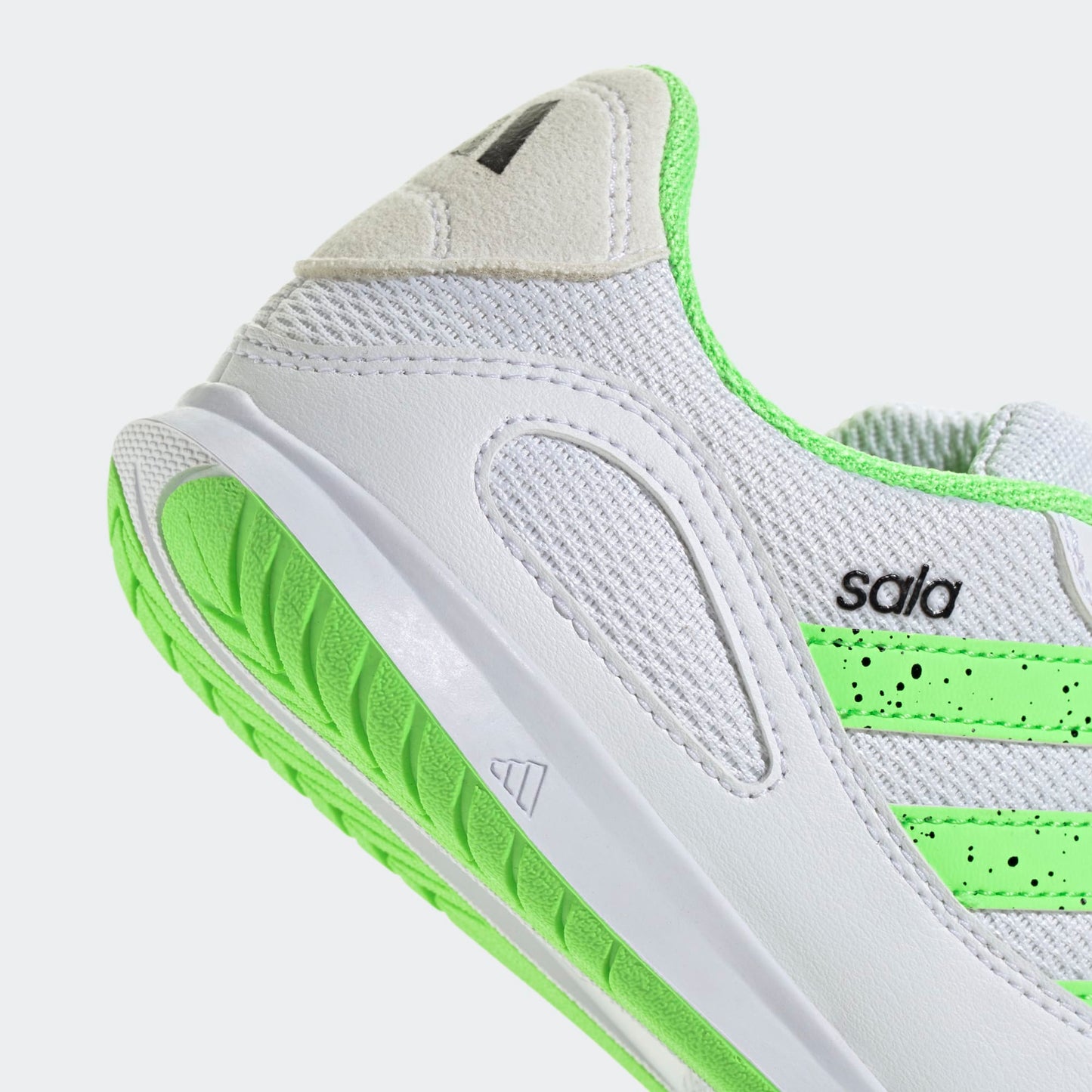 adidas Super Sala zaalvoetbalschoenen voor kids in detail, gekocht bij Kickoff Antwerpen voetbalshop van Antwerpen