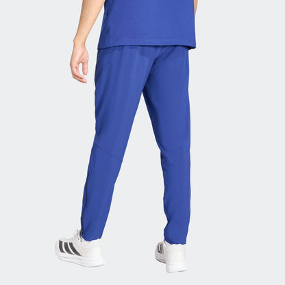 Adidas FIGC Italië TT Trainingsbroek Blauw Voorkant – Officiële FIGC Trainingsbroek  Kickoff Antwerpen de voetbalshop