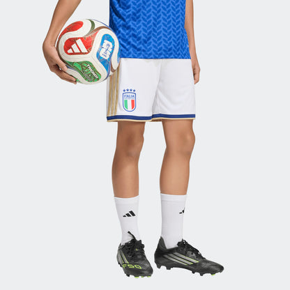 Adidas Italië Home Short voor kids 2025/2026 – officieel FIGC voetbalshort met Climacool-technologie, verkrijgbaar bij Kickoff Antwerpen voetbalshop