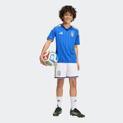 Adidas Italië Home Short voor kids 2025/2026 – officieel FIGC voetbalshort met Climacool-technologie, verkrijgbaar bij Kickoff Antwerpen voetbalshop