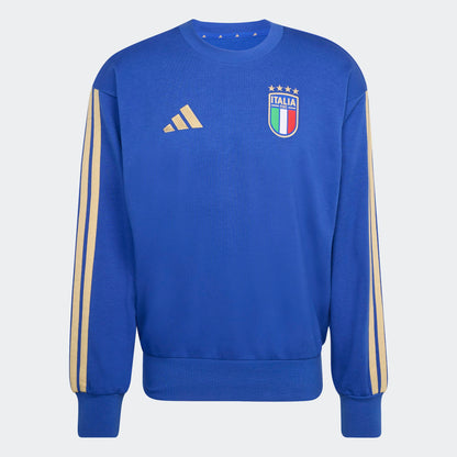 Adidas FIGC Italia DNA Sweat Top blauw met goud 3-Stripes en geborduurde Italiaanse voetbalbond (FIGC) badge. Beschikbaar bij voetbalshop Kickoff Antwerpen.