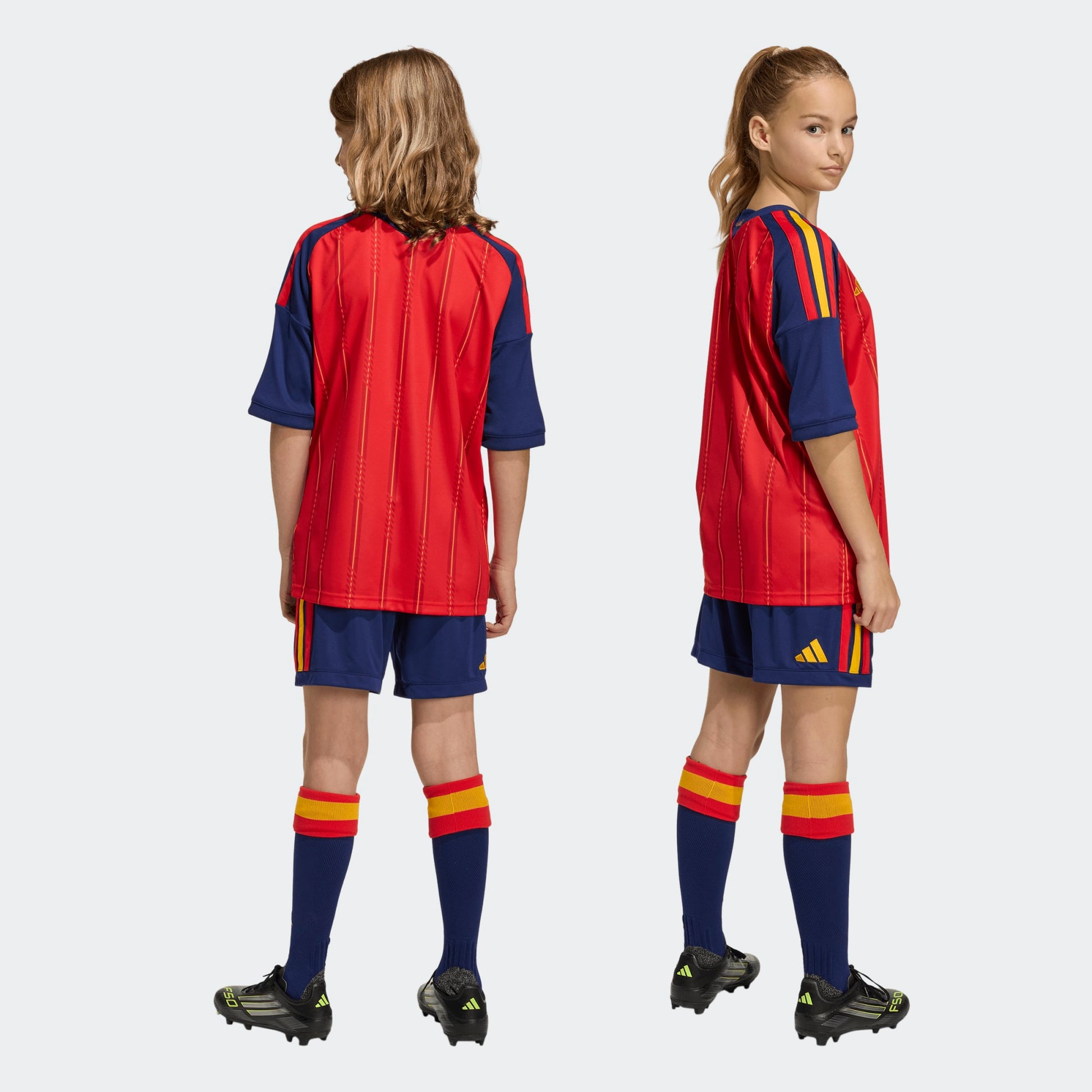 Adidas RFEF Spanje Home short voor kids Climacool  blauw rood met geel strepen en logo WK 2026 collectie Kickoff Antwerpen voetbalshop