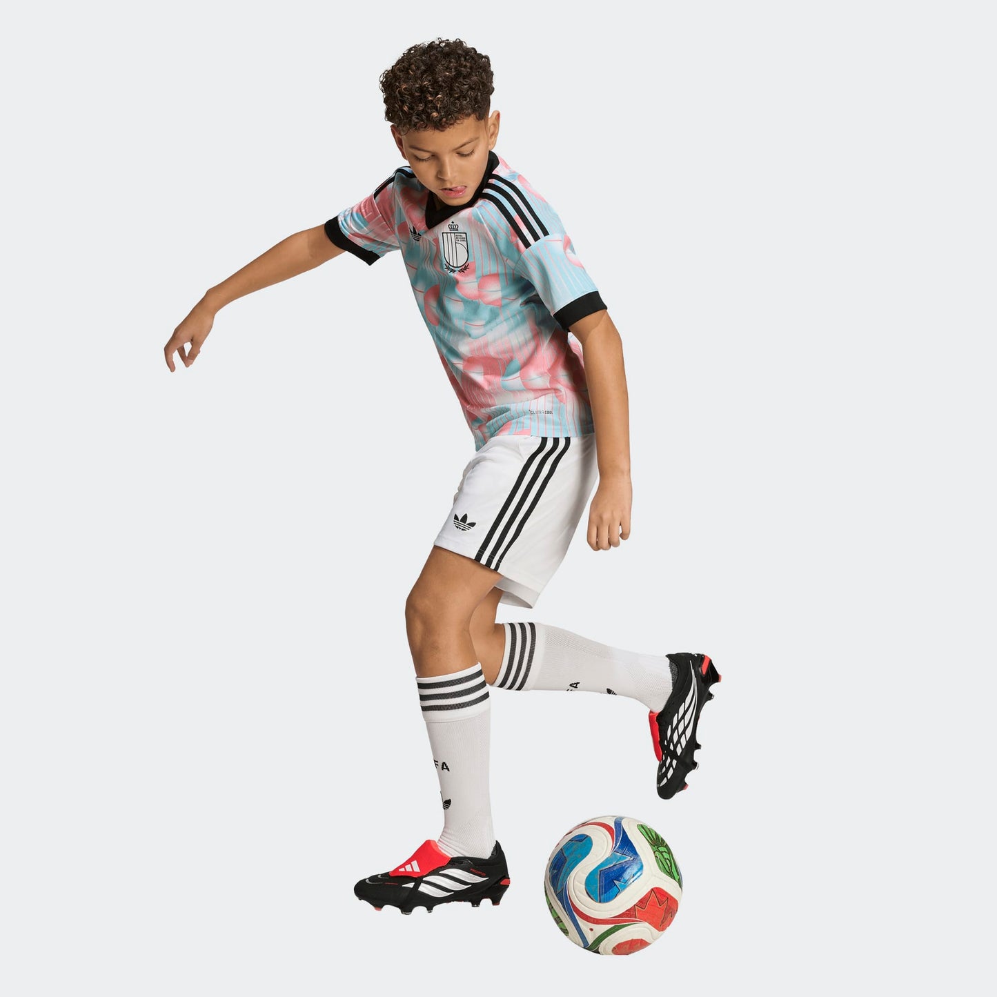 Witte Adidas Originals RBFA België Away Jersey voor kinderen (2026-2028) met Trefoil-logo en bondslogo, verkrijgbaar bij voetbalshop Kickoff Antwerpen.