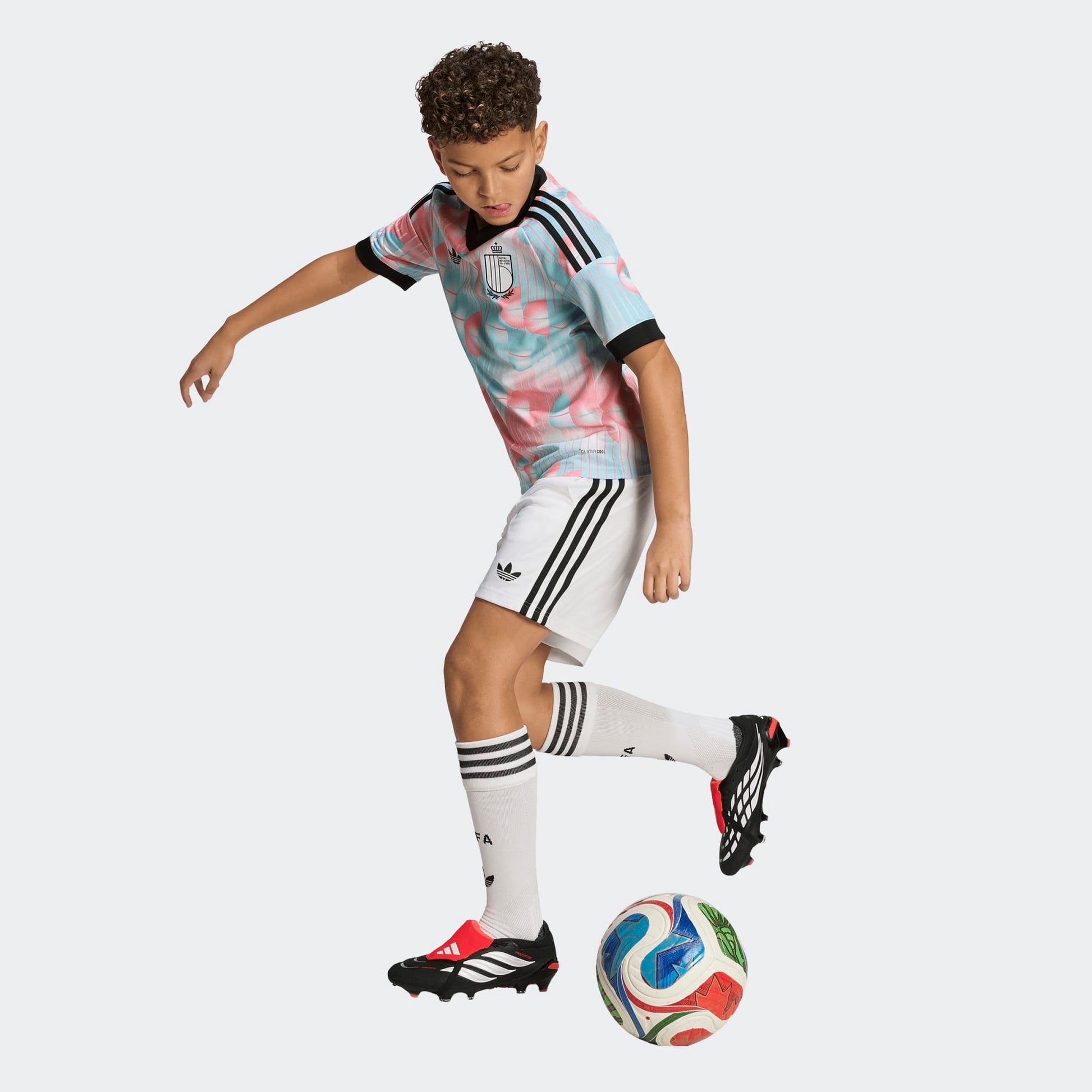 Witte Adidas Originals RBFA België Away Jersey voor kinderen (2026-2028) met Trefoil-logo en bondslogo, verkrijgbaar bij voetbalshop Kickoff Antwerpen.