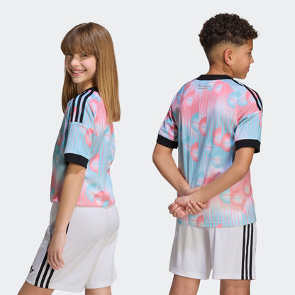 Witte Adidas Originals RBFA België Away Jersey voor kinderen (2026-2028) met Trefoil-logo en bondslogo, verkrijgbaar bij voetbalshop Kickoff Antwerpen.