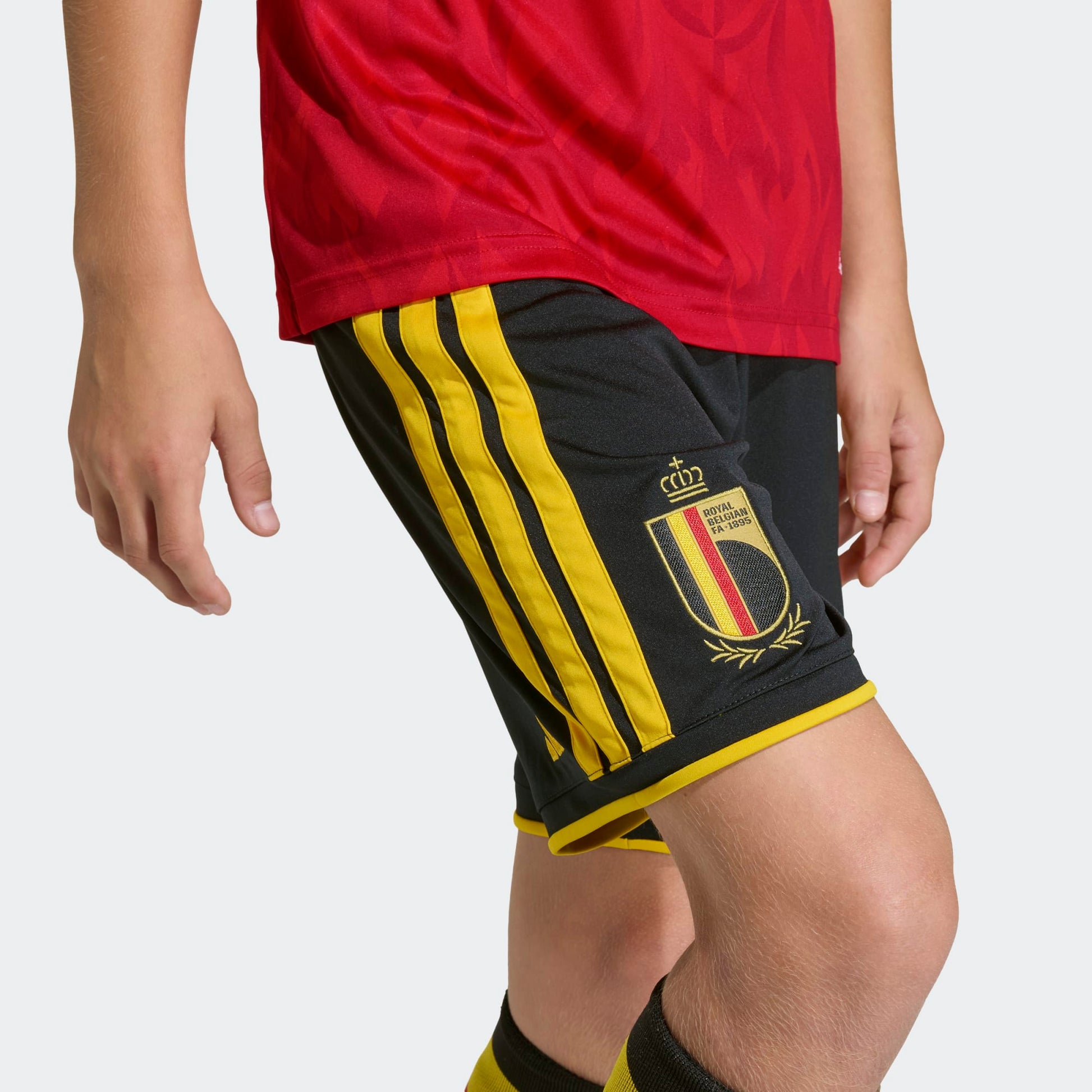 Adidas België Thuis Short 2025/2026 – officiële RBFA voetbalshort met Climacool-technologie, verkrijgbaar bij Kickoff Antwerpen voetbalshop