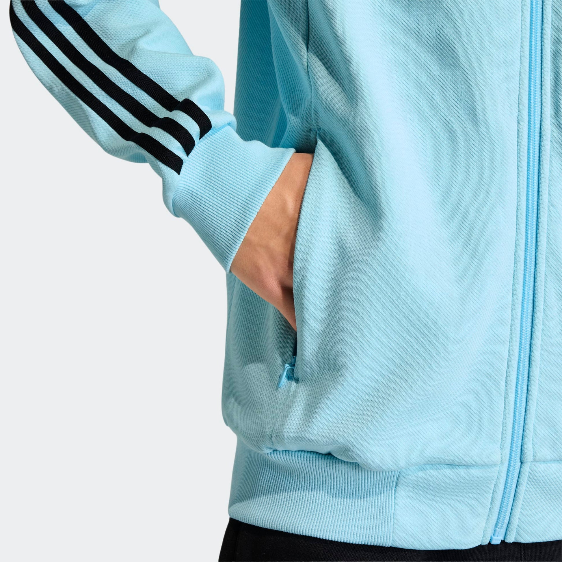 Adidas Originals RBFA België Anthem Jacket in retro-stijl met bondslogo en Trefoil, verkrijgbaar bij voetbalshop Kickoff Antwerpen.