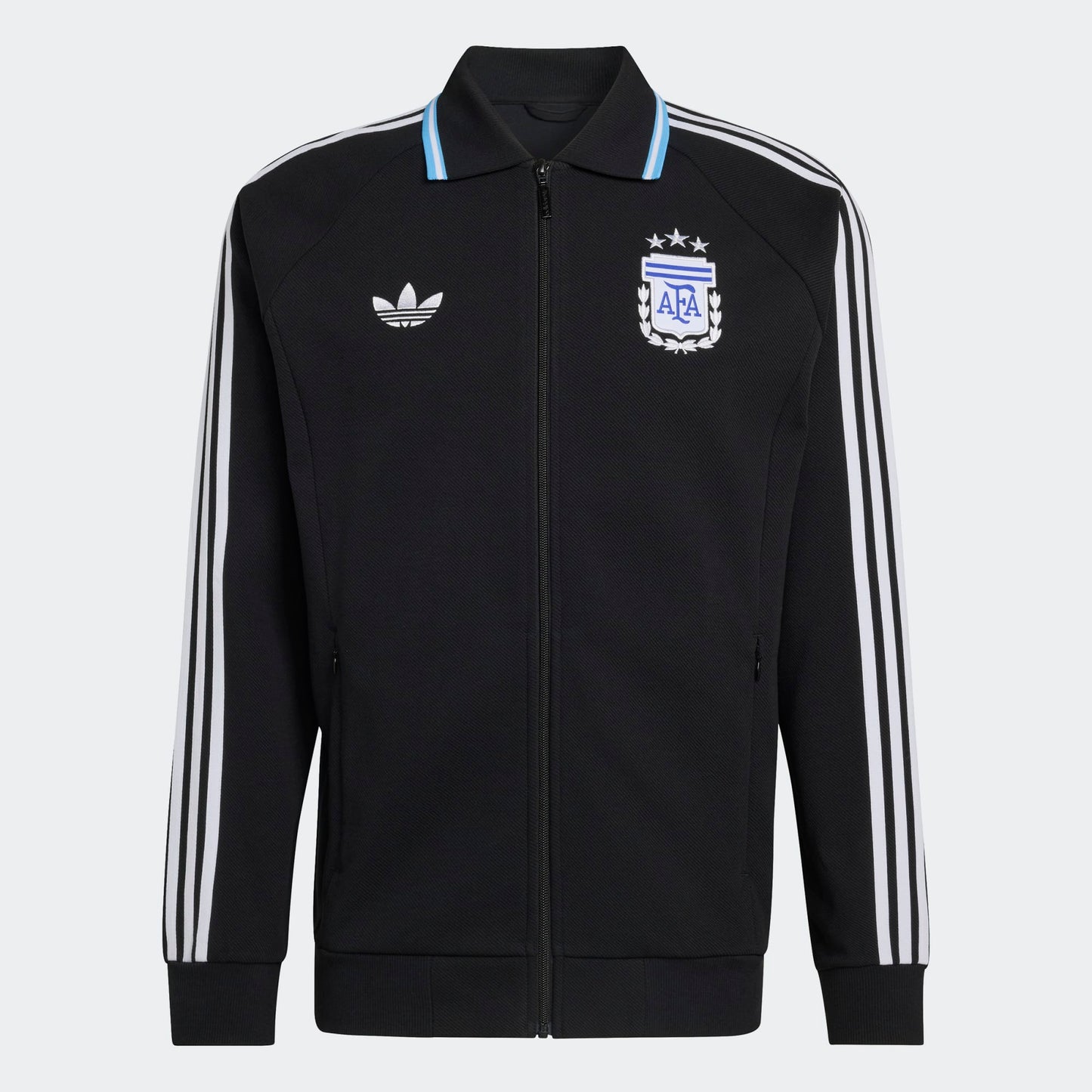 Zwart wit Adidas Originals AFA Argentinië Anthem Jacket met retro bondbadge, verkrijgbaar bij voetbalshop Kickoff Antwerpen.