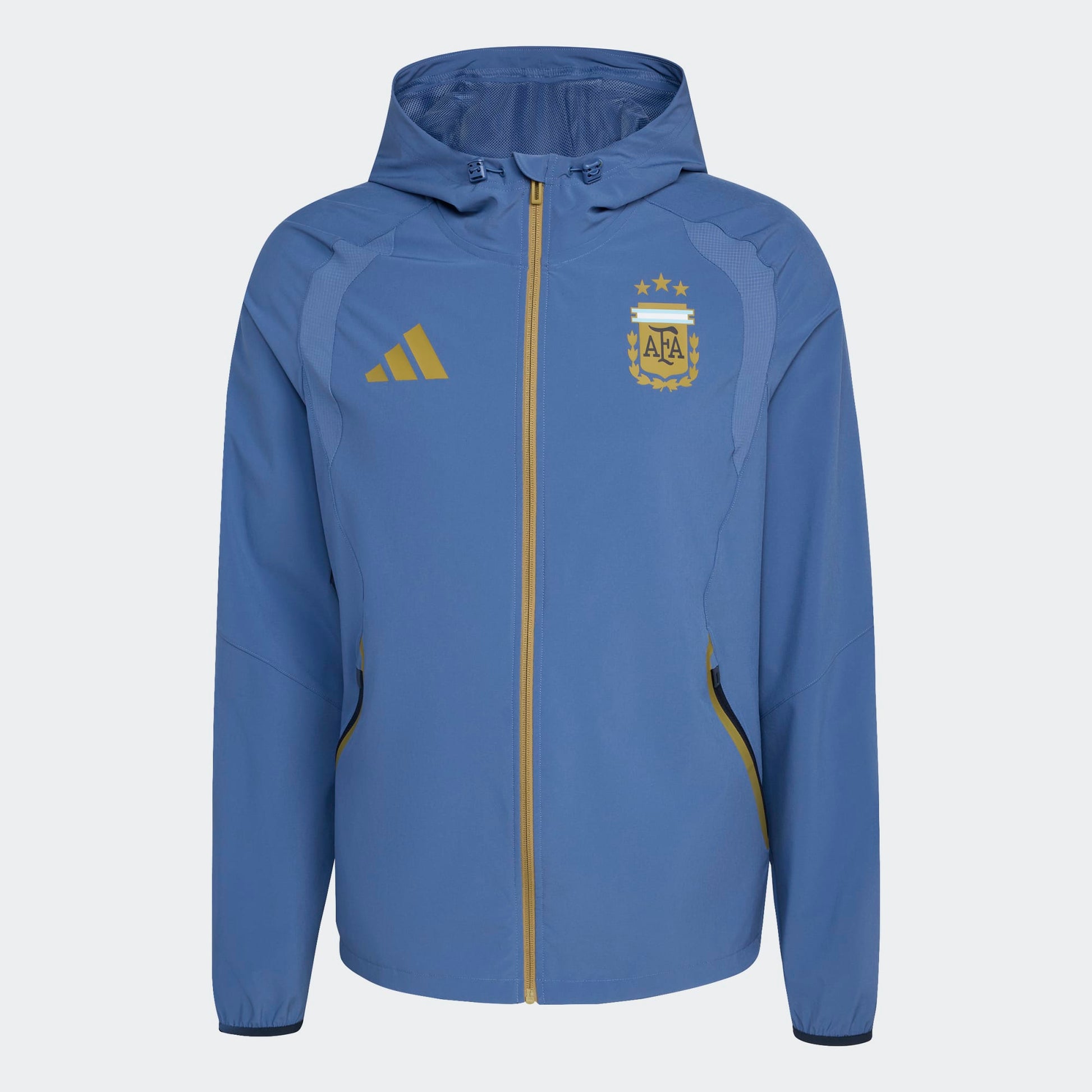 Adidas AFA Argentinië Travel Jacket | Officiële WK 2026 Collectie | Kickoff Antwerpen voetbalshop