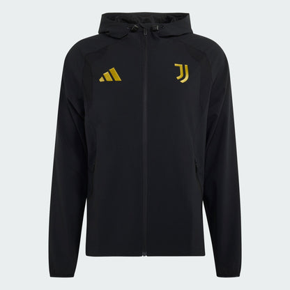 Adidas Juventus Tiro travel reistrainingspak met clubdetails op model Kickoff Antwerpen