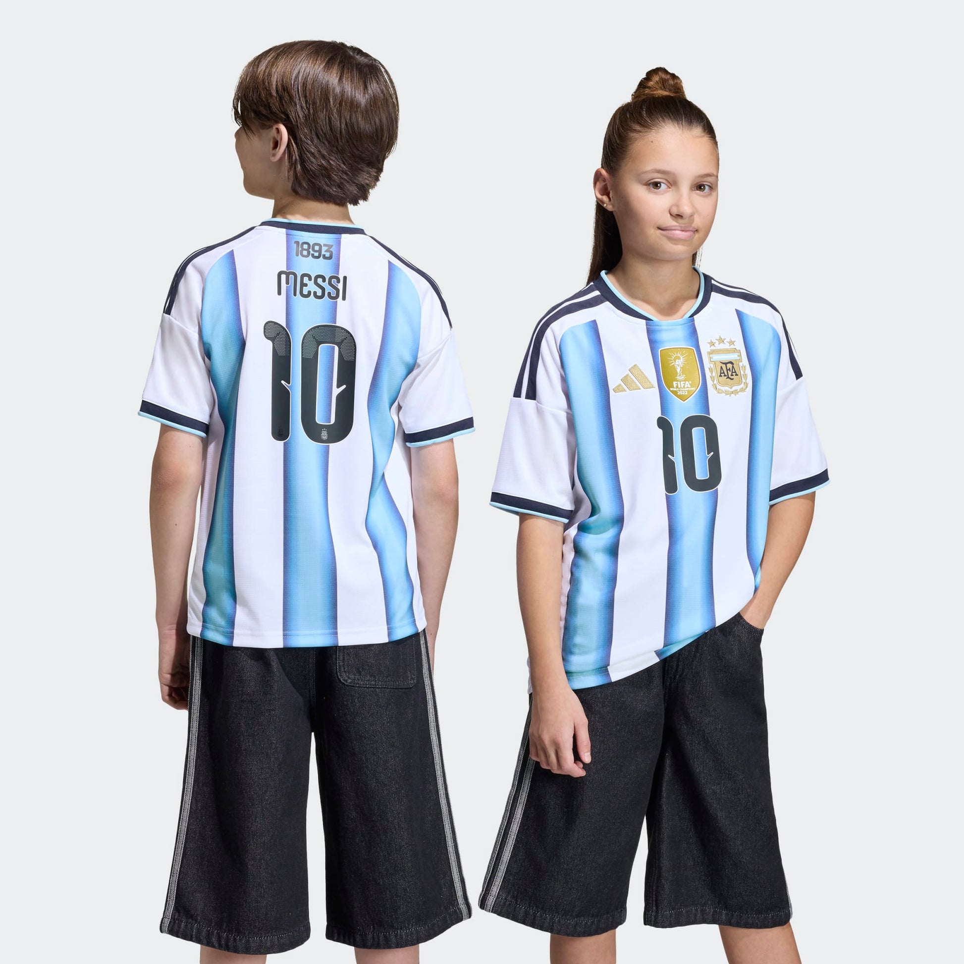 Adidas Argentinië thuisshirt 2026 kids met Messi rugnummer 10 bedrukking, gedragen tijdens WK 2026. kickoff antwerpen voetbalshop