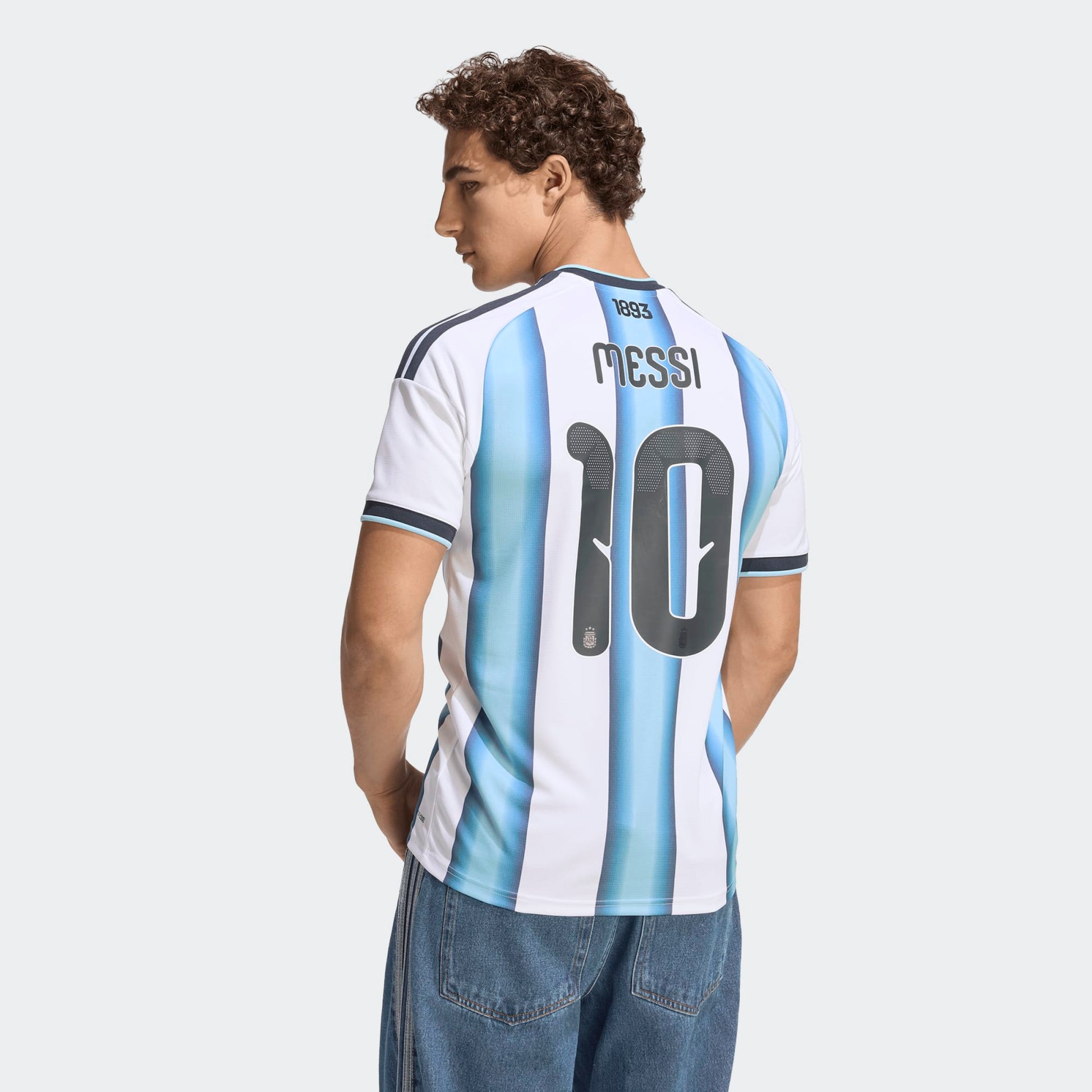 Adidas Argentinie thuisshirt blauw wit met Messi 10 rugnummer en naam, gedragen voor het WK 2026 in Noord-Amerika. KICKOFF ANTWERPEN VOETBALSHOP