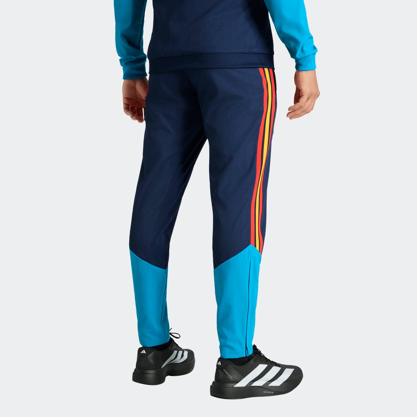 Adidas RFEF Presentatie Broek 2025/2026 – Heren – Donkerblauw – rood geel Kickoff Antwerpen voetbalshop 