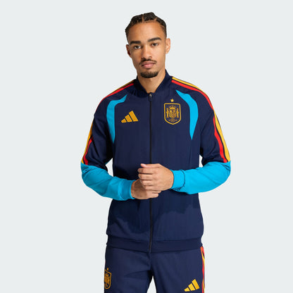 Adidas RFEF Presentatie Jacket 2025-2026 blauw rood voor heren. Exclusief verkrijgbaar bij Kickoff Antwerpen.