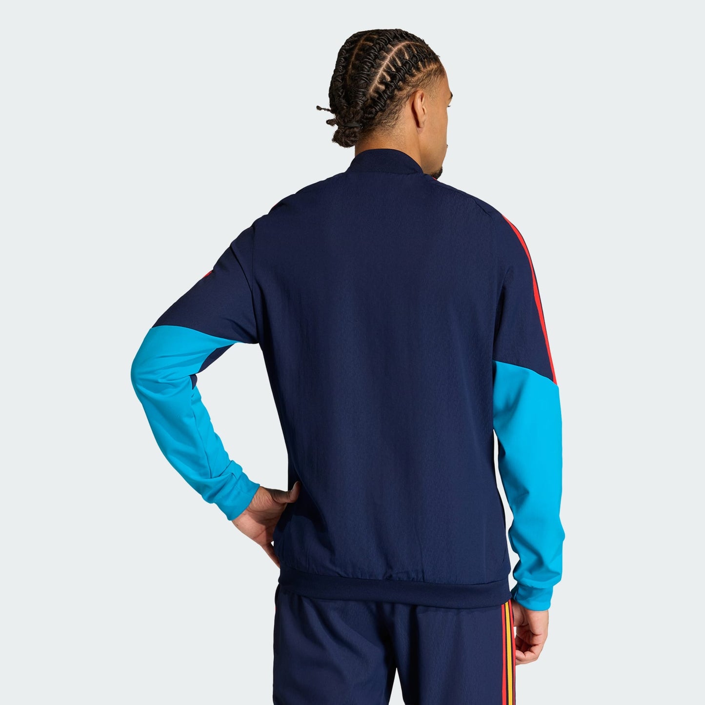 Adidas RFEF Presentatie Jacket 2025-2026 blauw rood voor heren. Exclusief verkrijgbaar bij Kickoff Antwerpen.