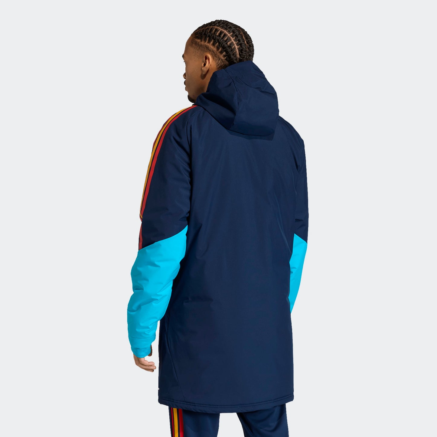 Adidas RFEF Spanje Parka winterjas voor heren blauw met officieel Spanje voetbal logo Kickoff Antwerpen specialist.