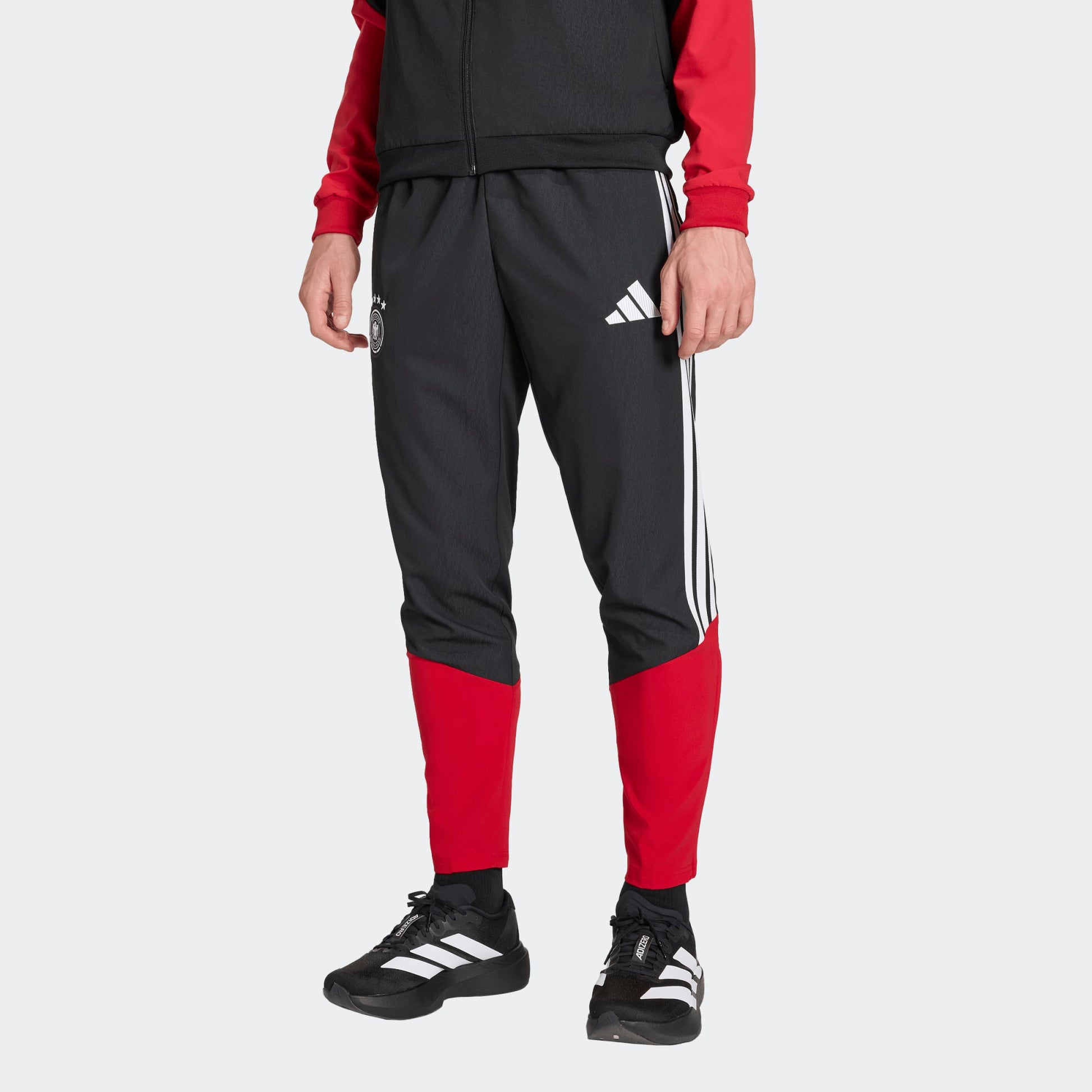Adidas DFB Duitsland Presentation Pants zwart heren, gedragen door het elftal voor het WK 2026. Officieel product Kickoff Antwerpen. voetbalshop