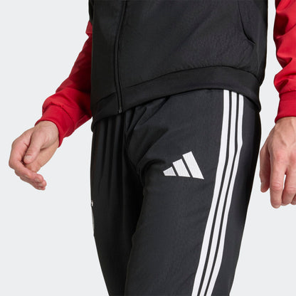 Adidas DFB Duitsland Presentation Pants zwart heren, gedragen door het elftal voor het WK 2026. Officieel product Kickoff Antwerpen. voetbalshop