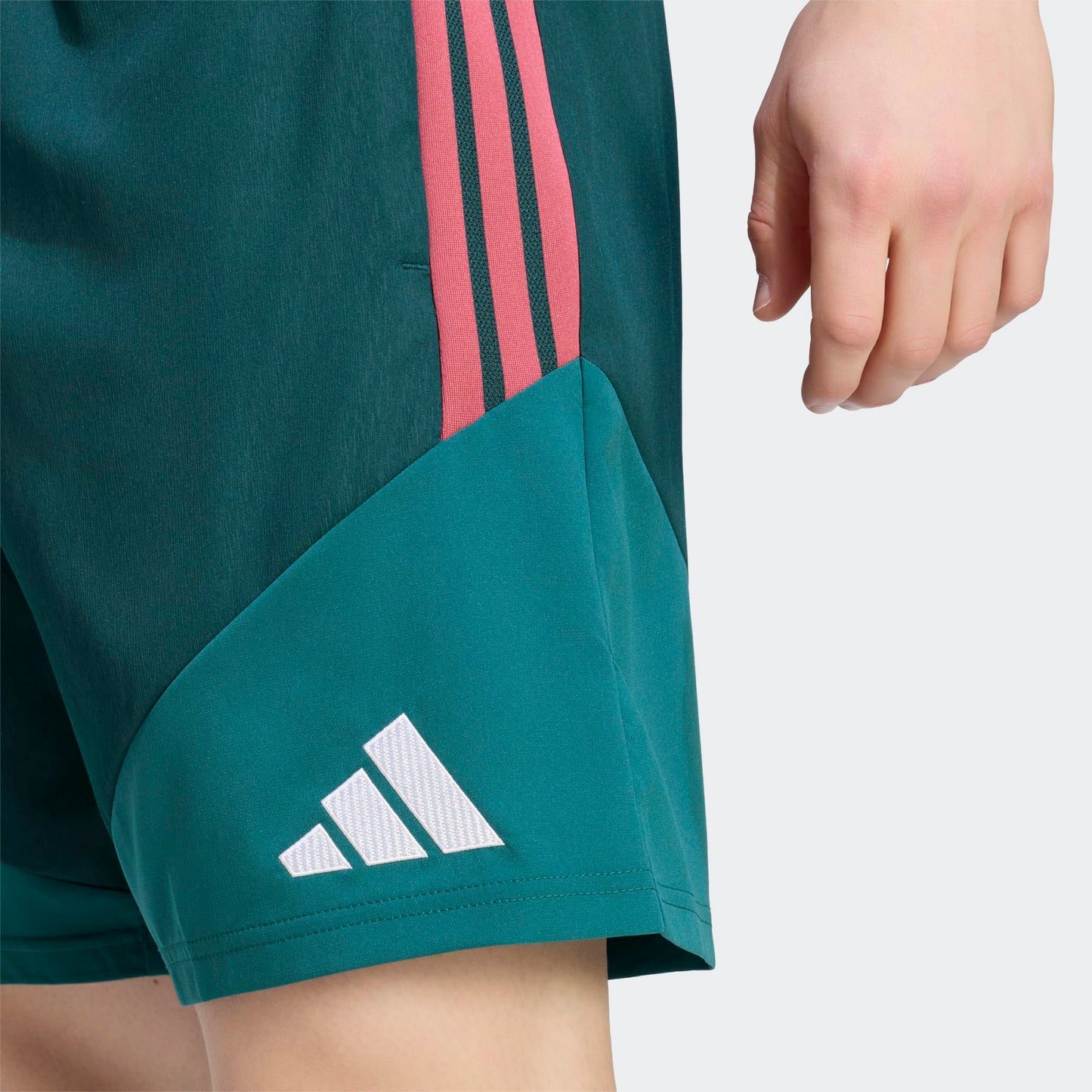 Adidas Real Madrid DT Short 2026-2027 officiele korte broek heren Kickoff Antwerpen de voetbalshop van Antwerpen