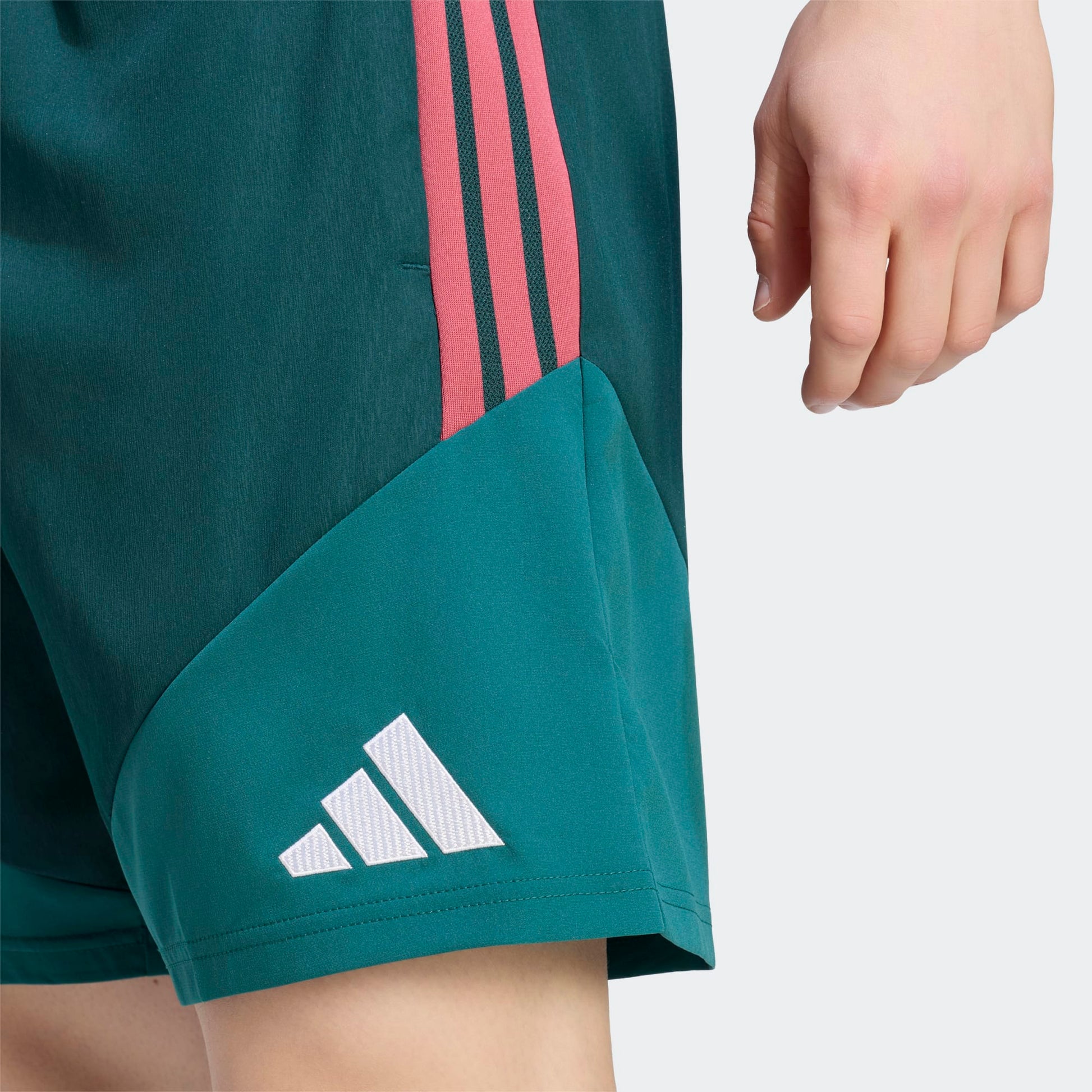 Adidas Real Madrid DT Short 2026-2027 officiele korte broek heren Kickoff Antwerpen de voetbalshop van Antwerpen