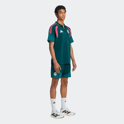 Adidas Real Madrid supporters polo shirt 2026 2027 met clubdetails op model Kickoff Antwerpen