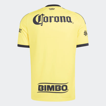 Adidas Club America thuistenue voetbalshirt 2026 2027 met officiële clubdetails op model Kickoff Antwerpen